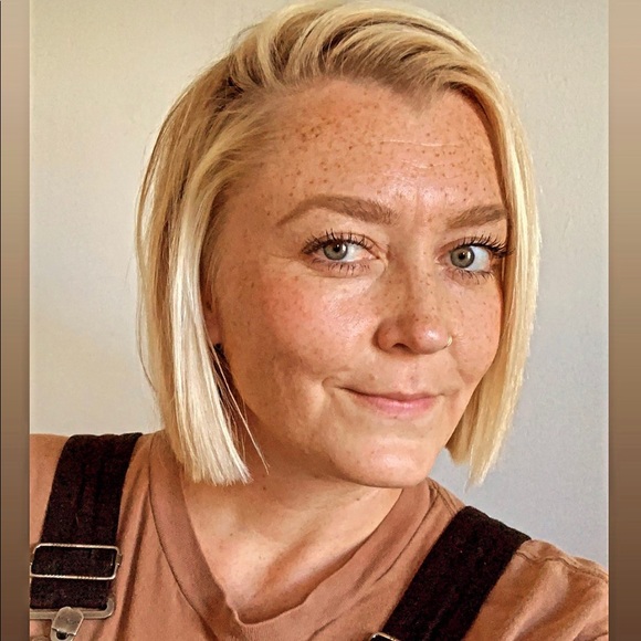 Meet your Posher, Laura - Picture 1 of 1